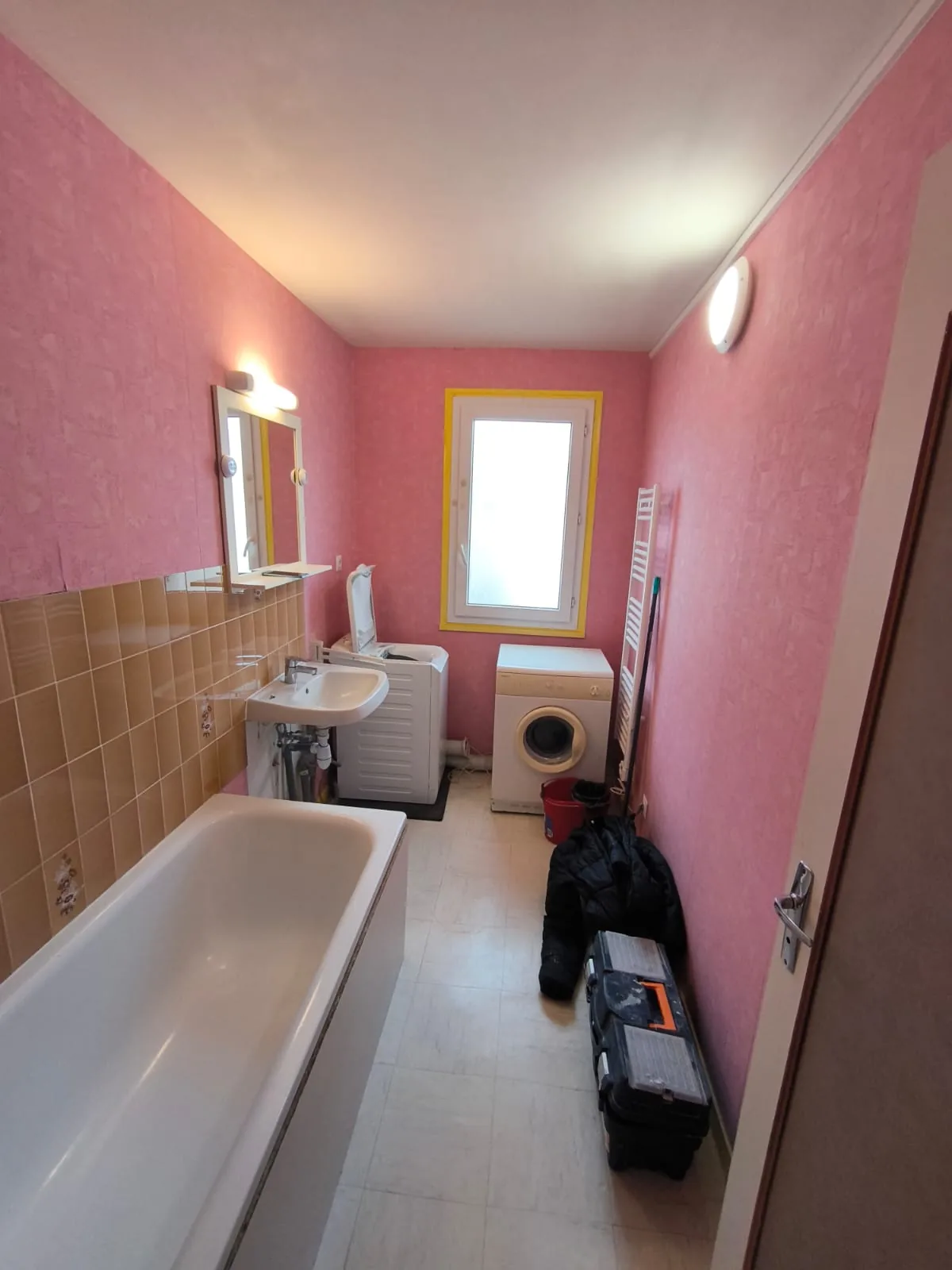 Salle de bain avant rénovation PMR